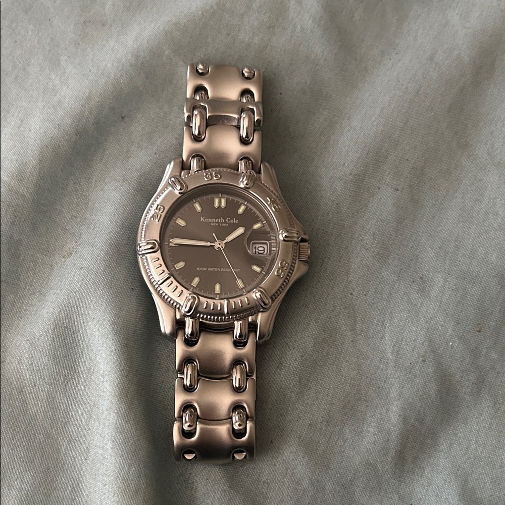Kenneth Cole Silver-Tone Metal Bracelet Watch with Gray Dial